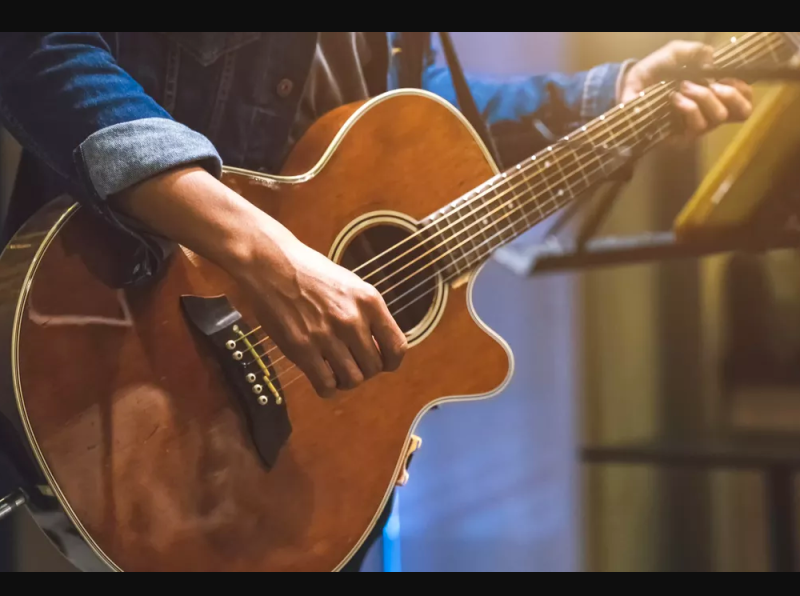 Guitar Playing Classes in Dubai Learn How to Play Guitar by PursueIt on