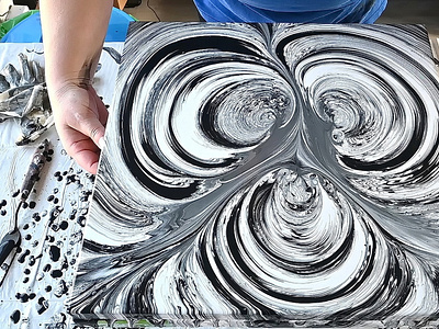 Psychedelic BLACK & WHITE spin ~ Acrylic pouring over the PIZZA