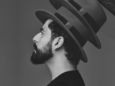 LOOP man hat loop