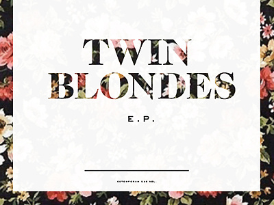 twin blondes