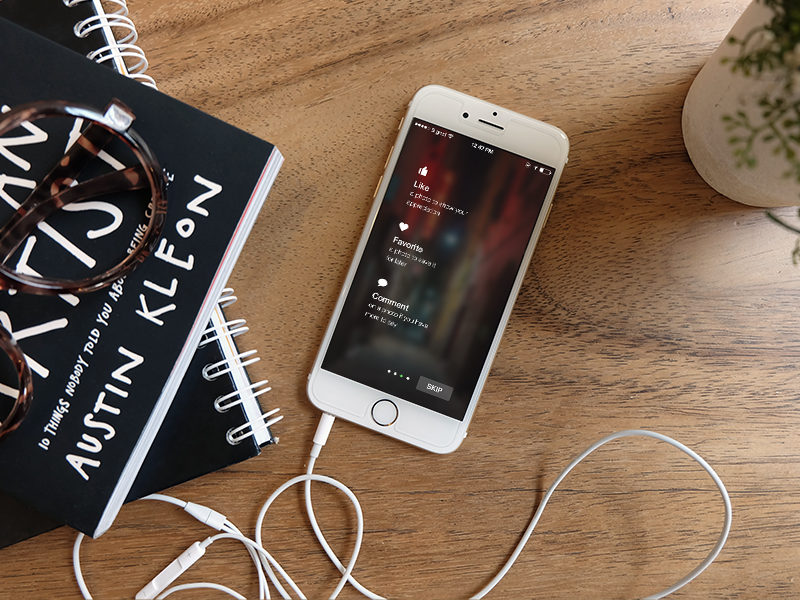 Download Photorealistic Iphone 6 Mockup by madefordesigners on Dribbble