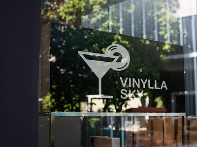 'Vinylla Sky' bar logo