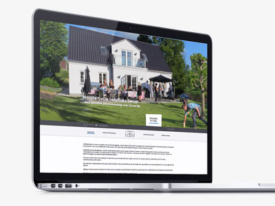 Real-estate sales page with parallax effect