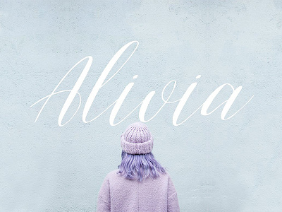 Freebie: Alivia Script Font