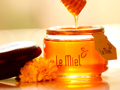 Le Miel bee branding class classy gold graphic honey luxury packaging product