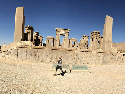 Bademeister mit Duft (?) Behälter und ein Handtuch, Derius' Palast,  Persepolis, Iran 690125 203 Stockfotografie - Alamy