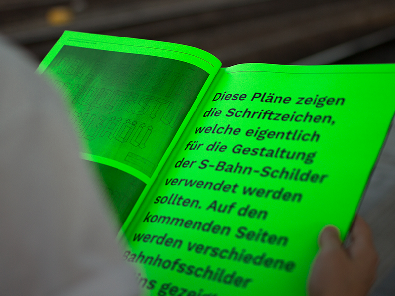 Kurzzeitprojekt 2018 | Editorial htw berlin s-bahn a3 neon green fluorescent neon fraktur blackletter font type typografie typography