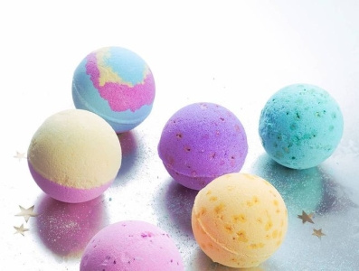 bath bomb packaging throughout the UK