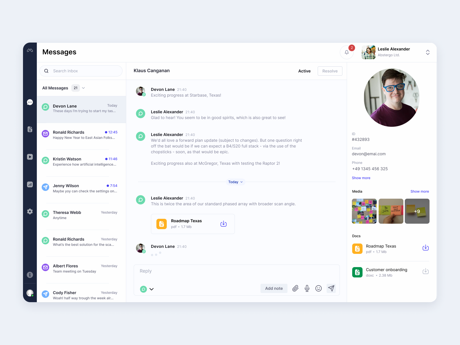 Messanger chat dashboard app by Agatha Sakowicz on Dribbble