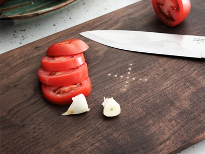 CHOP board cutting garlic jeah knife tomato wood