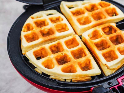 How to Use a Waffle Maker that Flips? flips kitchen waffle maker