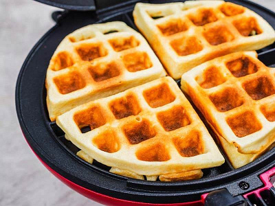 How to Use a Waffle Maker that Flips?