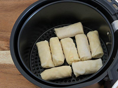 How Long To Cook Frozen Egg Rolls In Air Fryer?