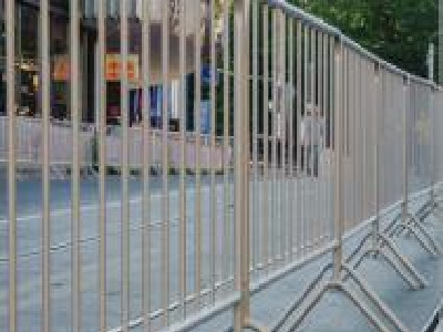 Heavy Duty Interlocking Barricades | Crowd Control Warehouse