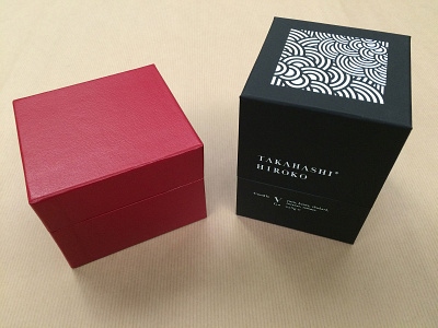 custom presentation boxes give an glossy look to your products