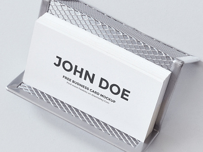 FREEBIE: Clean Business Card Mockup