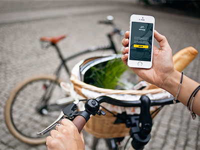 iphone & bike - photo mockups app design bike couple iphone 5s mobile app mockup outdoor photo mockup responsive startup street
