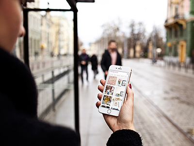 Download Iphone 6 In The City 8 Photo Mockups By Show It Better On Dribbble