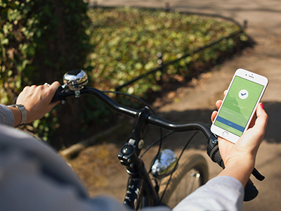 iphone 6 & bike - 8 photo mockups app design bicycle bike cycle cycling app iphone iphone 6 mockup mobile app mockup photo mockup responsive spring