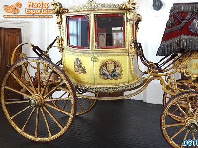 Luxury Queen Horse Ride Carriage Coach