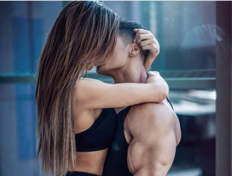 Заниматься спортом. Йога фотосессия. Видели как занимаются. Занятие спортом. Спортивные пары.