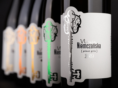 Winnica Niemczańska - The Keys of Niemcza branding foil stamping foxtrot foxtrotstudio poland polish wine wine range