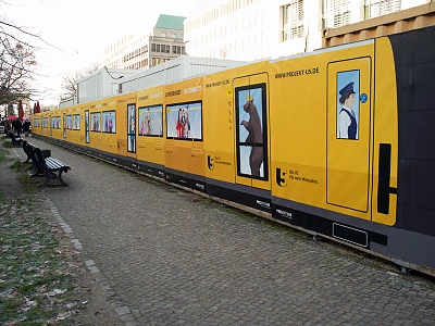 Berliner Verkehrsbetriebe: Projekt U5 berlin berliner verkehrsbetriebe building fence bvg characters illustration projekt u5 römer wildberger