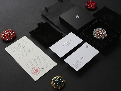 Skvost // packaging black contemporary jewellery packaging vintage