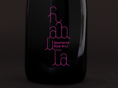 Fabula Montaggio B Details etichetta label plexiglass rosè spumante vino wine