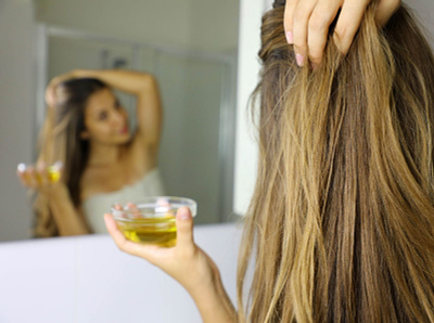 5 Secret Benefits of Using Bhringraj Oil hair oil