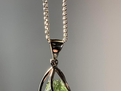 How to Purchase Authentic Moldavite Jewelry?