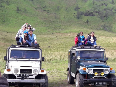 Sewa Jeep Bromo dari Cemoro Lawang 4 Lokasi hiking jeep mountain nature transportation travel volcano