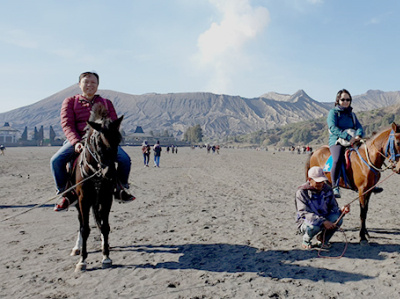Menikamti Wisata Gunung Bromo dengan Kuda indonesiatourism mountain travel traveling volcano