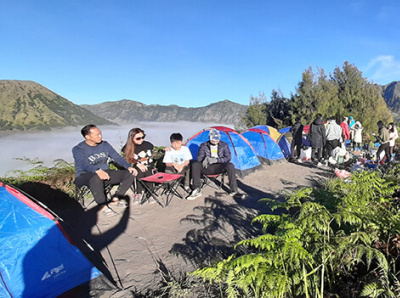 Berwisata ke Gunung Bromo dengan keluarga campfire camping travel traveling volcano wisata