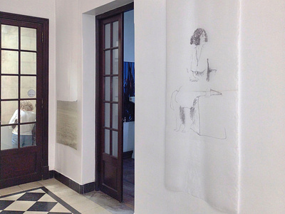 LUCIA TORRES – Instalación «MIGRANTE» en María Elena Kravetz Gal 2021 engraving on organza instalacion lucia torres mariaelenakravetz migrante