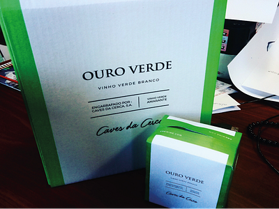 Wine shipping box card box classic graphic design green minimal ouro verde shippingbox vinho verde wine card box wine label