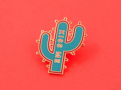 Kiss me Enamel pin