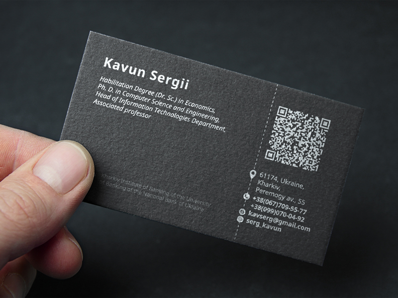 Информация на визитке. Визитка с QR. Стильные визитки с QR кодом. Пластиковая визитка с QR кодом. Черные визитки.