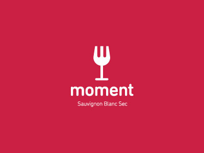 Logo Moment blanc eating fork glass moment sauvignon wine