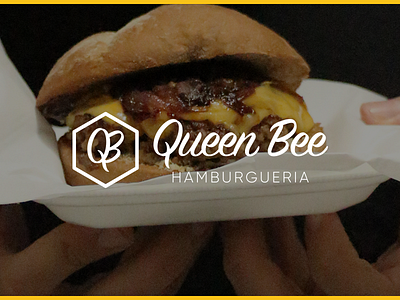 Queen Bee – Hamburgueria bee brand burger design freelance graphic hamburger logo project queen queenbee