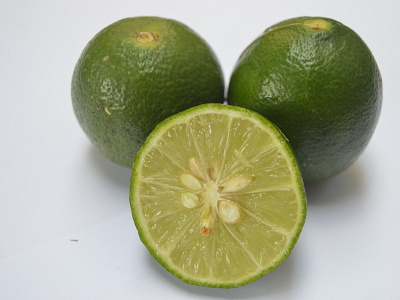A Citrus and its slice