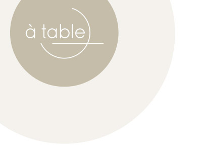 à table logo beige brown circle logo round à table