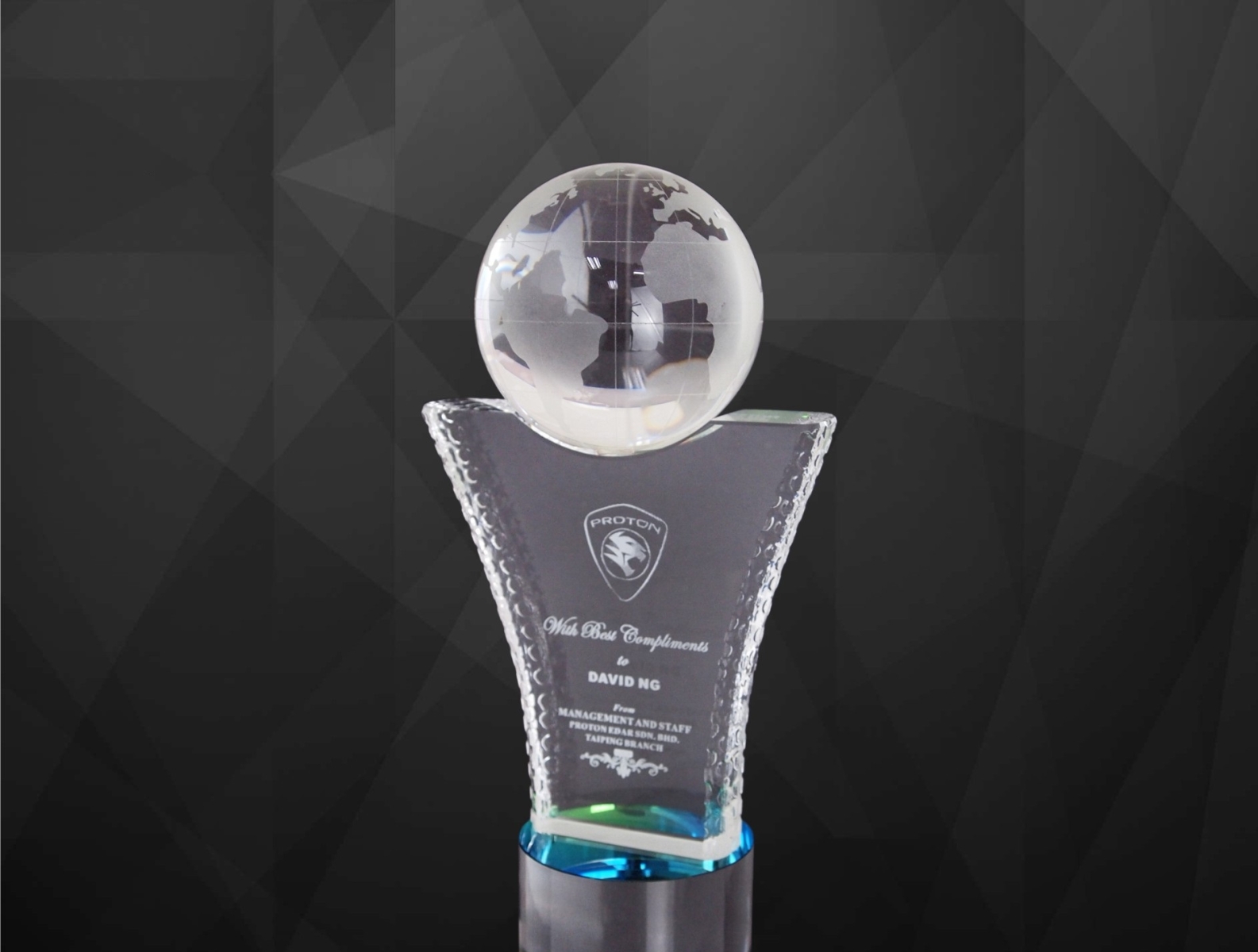 TW9176 Exclusive Crystal Trophy At Trophy-World Malaysia By Trophy ...