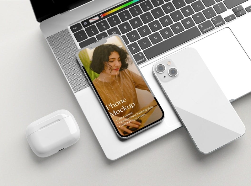 iPhone 13 Mockup