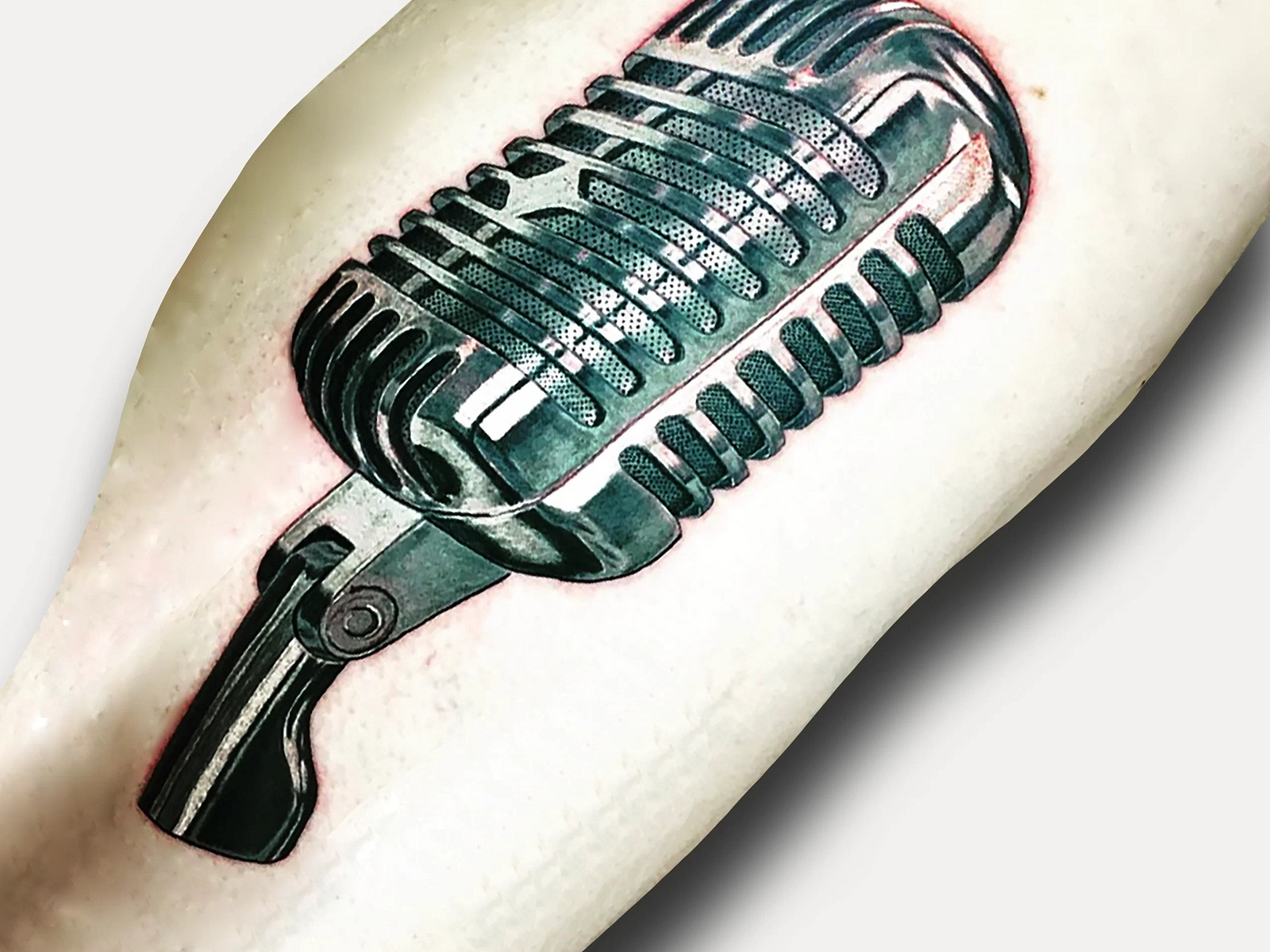 Female Tattoo Artist Los Angeles by Los