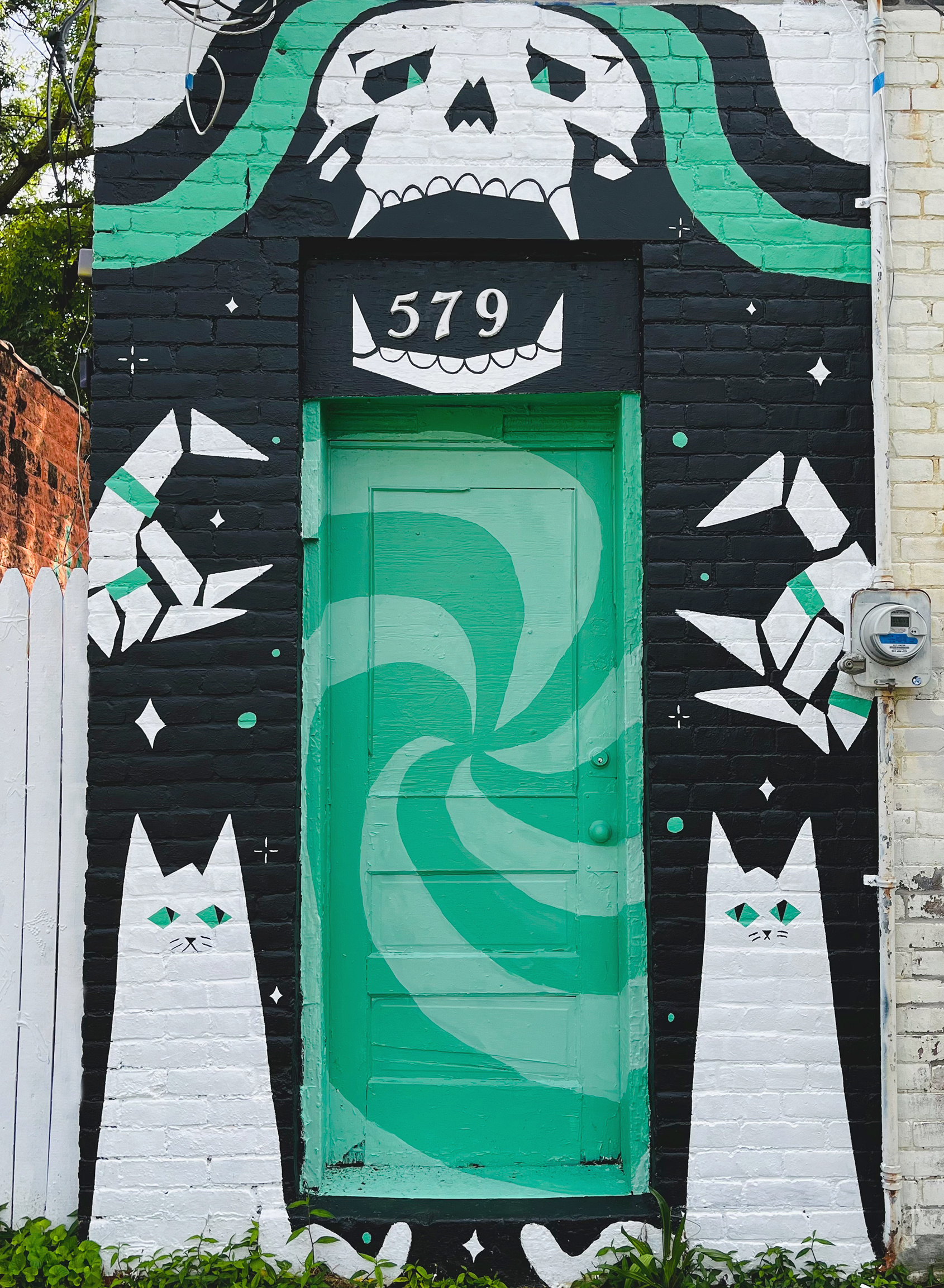 A Warlock's Welcome columbus fantasy mural murals ohio paint painting street art warlock