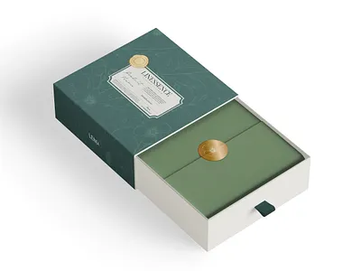 Luxuring and refined linen clothes box