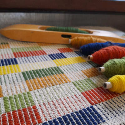 Handwoven halvdräll table runner for Helde | Handweaving Studio