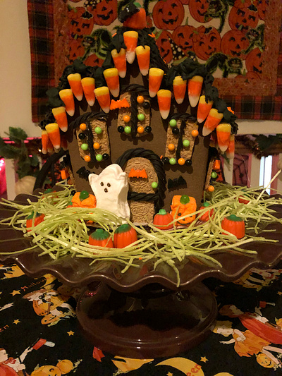 Halloween Gingerbread House halloween halloween centerpiece halloween decor halloween gingerbread house peeps