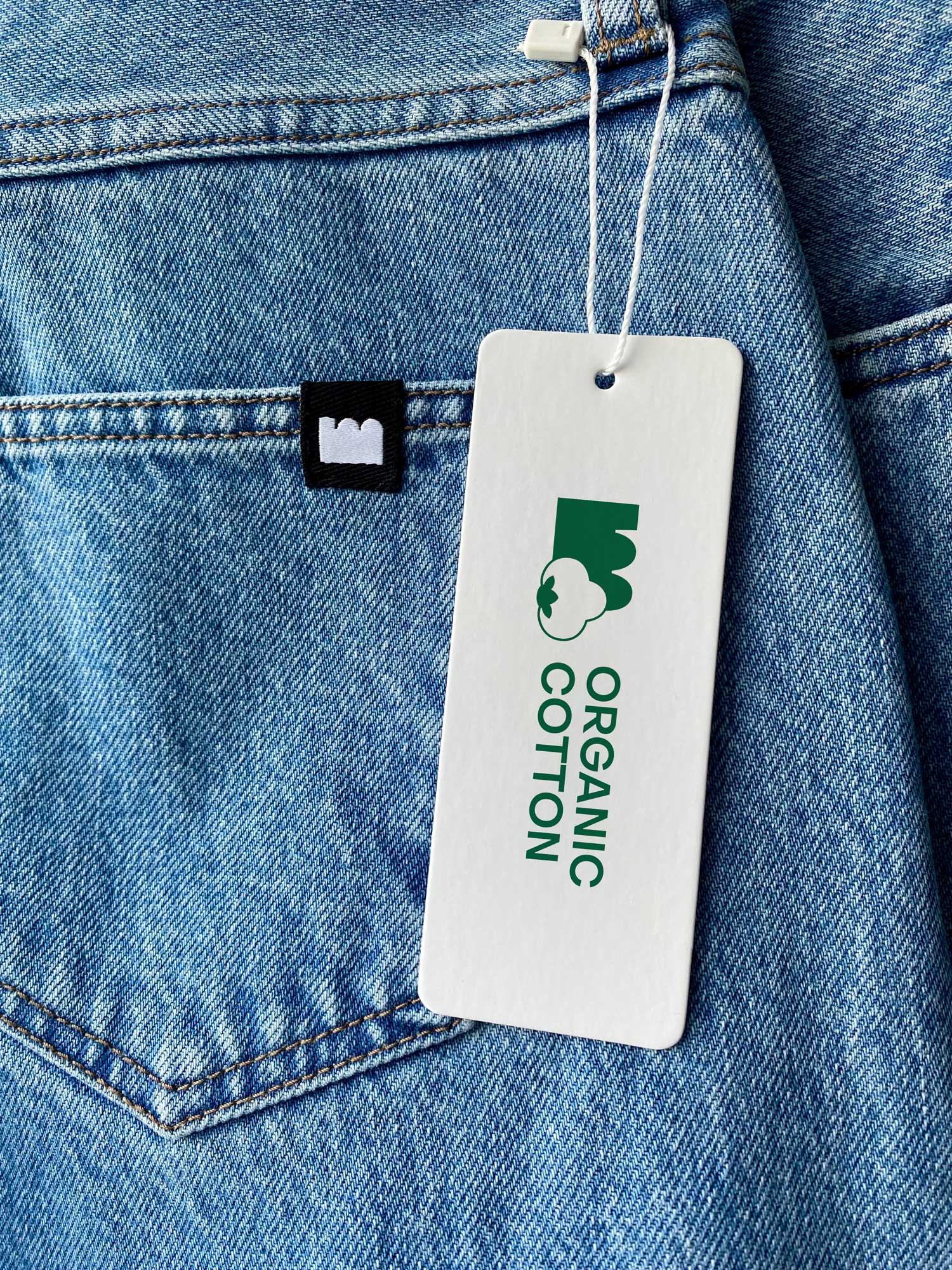 Tag design for Minnim brand graphic design